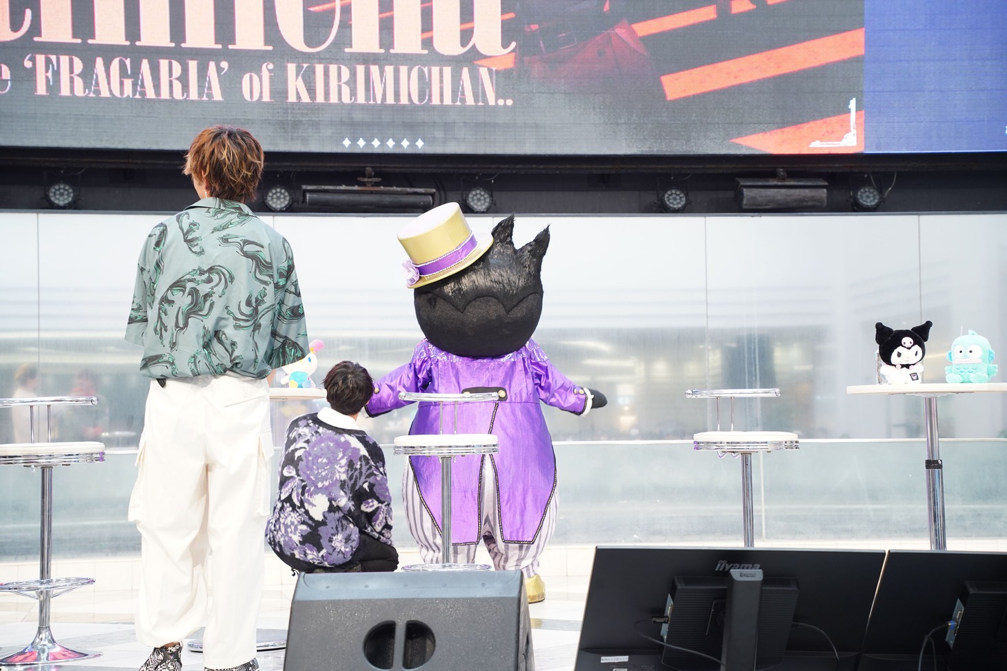 MVに合わせて踊り出すバッドばつ丸。