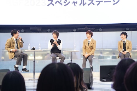 左から金子誠、土田玲央、鵜澤正太郎、中西南央。