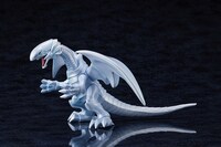 青眼の白龍のソフビフィギュア。