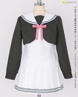 「藤野岬高校制服冬服」と「藤野岬高校制服リボン（夏冬共通）」を合わせた様子。