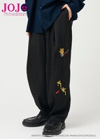 「行けピストルズ！（ジョジョの奇妙な冒険）｜タックワイドパンツ」 (c)LUCKY LAND COMMUNICATIONS/集英社・ジョジョの奇妙な冒険GW製作委員会