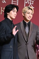 左から松下優也、有澤樟太郎。