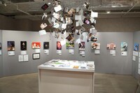 「『EGAKU -draw the song-』展」の様子。