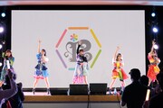 「Anime NYC」でのi☆Risのライブステージの様子。