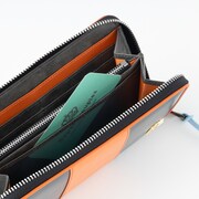 ガンバスターモデルの長財布。