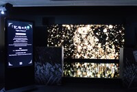 「ハプティクスブース『記憶の光』」の様子。 (c)SHUEISHA (c)原泰久/集英社