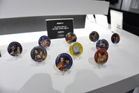 物販コーナーの様子。 (c)SHUEISHA (c)原泰久/集英社