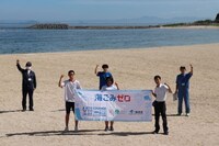 「海と日本プロジェクト・CHANGE FOR THE BLUE」活動の様子。