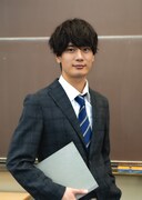 百瀬拓実扮する藤堂拓也。(c)「佐原先生と土岐くん」製作委員会・MBS