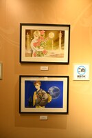 「月の子 MOON CHILD」のイラスト。