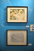 「秘密 －トップ・シークレット－」のカラーイラストとその下書き。対比して鑑賞することができる。