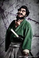 郷本直也演じる民谷巌鉄斎。