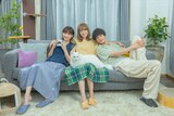 映画「三日月とネコ」より。(c)2024 映画「三日月とネコ」製作委員会 (c)ウオズミアミ／集英社