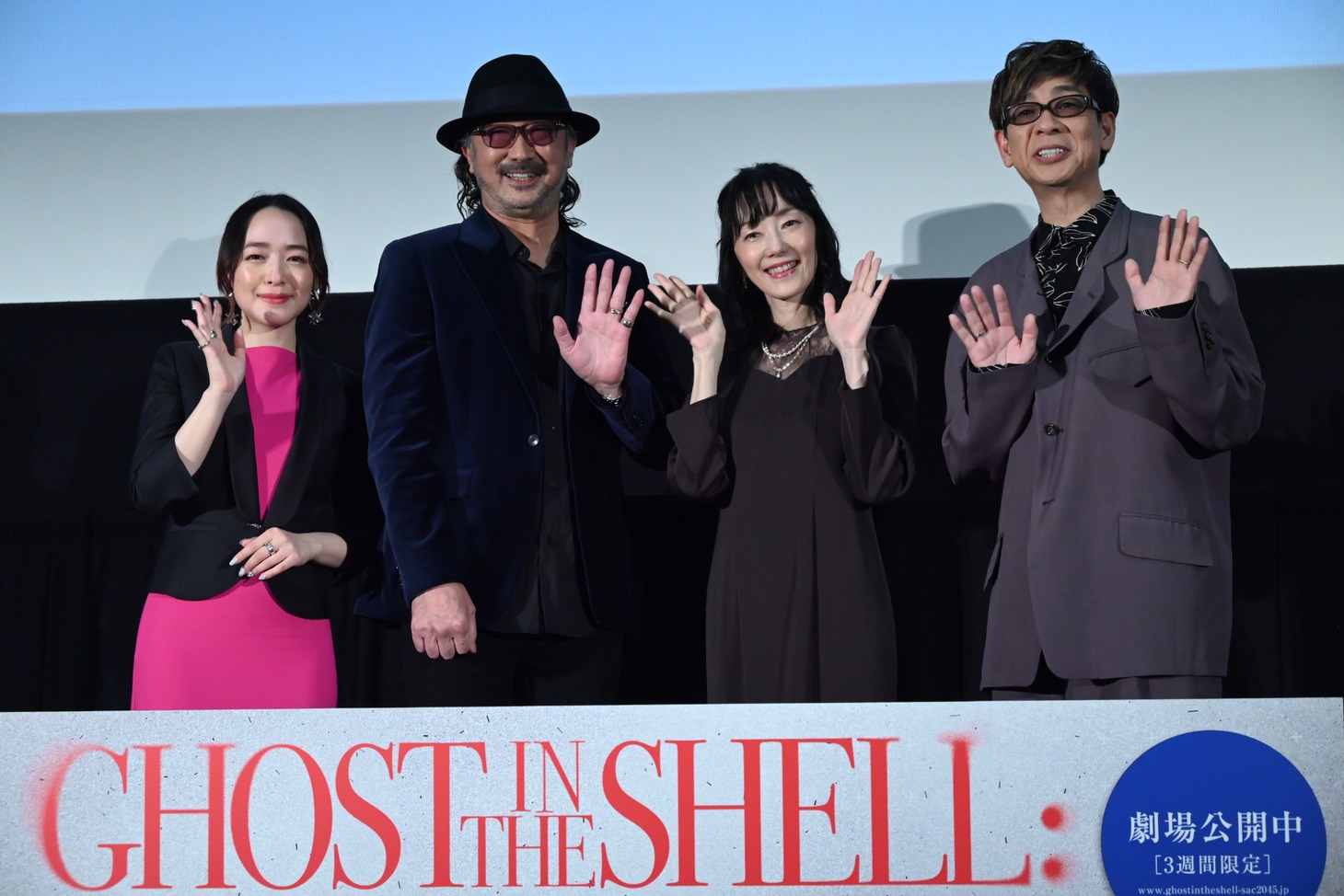 「攻殻機動隊 SAC_2045 最後の人間」初日舞台挨拶の様子。左から潘めぐみ、大塚明夫、田中敦子、山寺宏一。