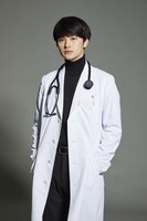 瀬戸康史扮する榊原俊介。