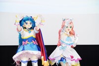 「またねー！」と挨拶をするキュアスカイ、キュアプリズム。