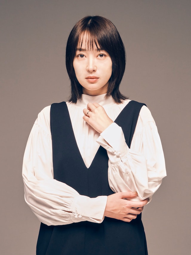 高梨臨扮する日野美咲。(c)テレビ東京