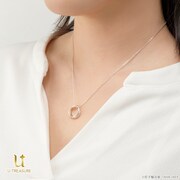 「忍たま乱太郎 ダブルリングネックレス（土井半助＆山田利吉Ver.） シルバー」の着用イメージ。