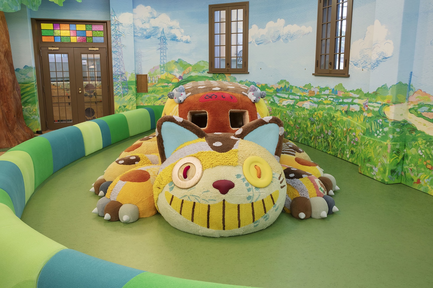 ジブリの大倉庫のネコバスルーム。