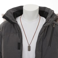 TVアニメ「ゴブリンスレイヤー」をモチーフにしたネックレス。