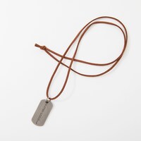 TVアニメ「ゴブリンスレイヤー」をモチーフにしたネックレス。