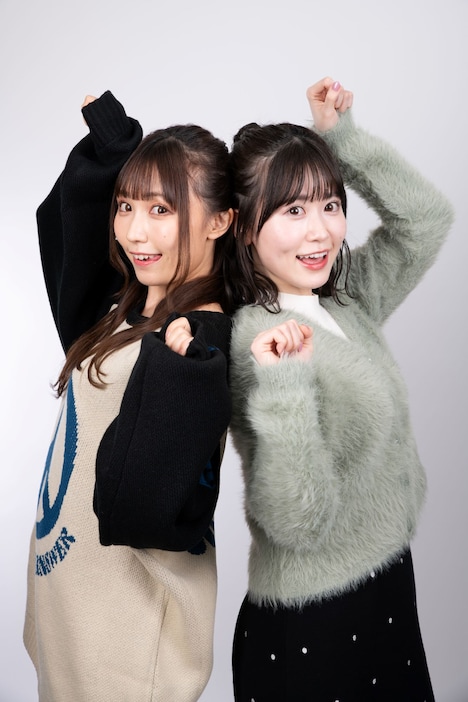 左から鈴木愛奈、花井美春。