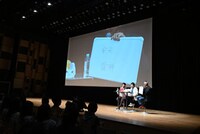 「ススギ」の名前を当てるクイズで、「安元」と中の人の名前を答える大森監督。