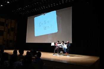 「あなたの名前を教えてくれますか？」というセリフを当てるクイズで、惜しい回答をする神谷。