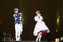 夢川兄弟。左からショウゴ役の山下誠一郎、ゆい役の伊達朱里紗。