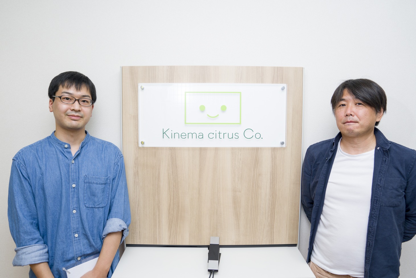制作進行の齋藤高廣氏（左）、小笠原宗紀氏（右）。