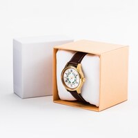 院田唐音モデルの腕時計。