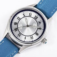 好本静モデルの腕時計。