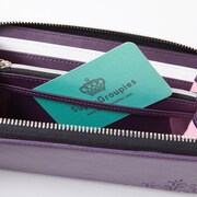 花園羽香里モデルの長財布。