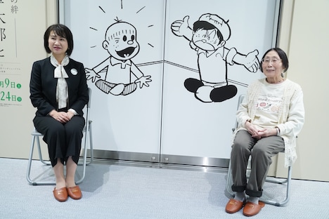 左から豊島区長の高際みゆき氏、水野英子。