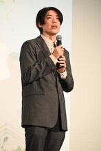 八鍬新之介監督