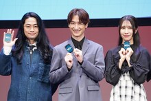 「カードファイト!! ヴァンガード Divinez」制作発表会の様子。左から福山潤、宮田俊哉、幸村恵理。