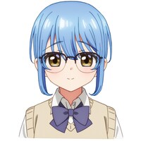 蔓深ひすい（CV：高尾奏音）。リリーシュカのクラスメイトで、もう一人のオカルト研究部員。引っ込み思案なうえ、女性に囲まれて育ったため、男子と話すのが苦手。実は財閥の令嬢であり、全日本カッパ連合総裁の孫娘というカッパ。趣味は読書。 (c)matoba/SQUARE ENIX・天使つき製作委員会