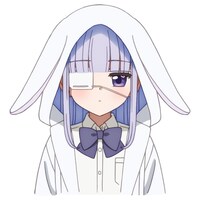 リリーシュカ（CV：小倉唯）。メイド喫茶で働く、森太郎の同級生。眼帯、包帯、カラコンを身につける中二病全開の吸血鬼で、森太郎の“匂い”を気に入り、隙あらば“はみはみ”しようとする。本名は賀上さゆり。オカルト研究部に所属している。 (c)matoba/SQUARE ENIX・天使つき製作委員会