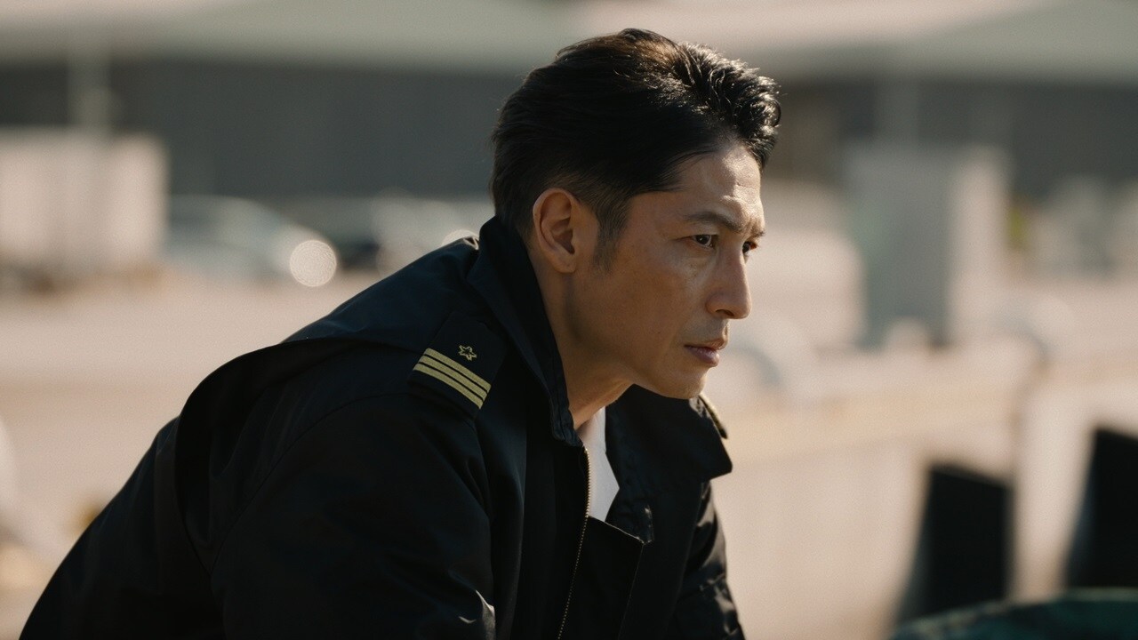 映画沈黙の艦隊動力型潜水艦たつなみ艦長玉木宏さん演じる深町洋、防衛記念章セット 玉木宏演じる深町洋。 - 実写映画「沈黙の艦隊」Prime Videoで連続