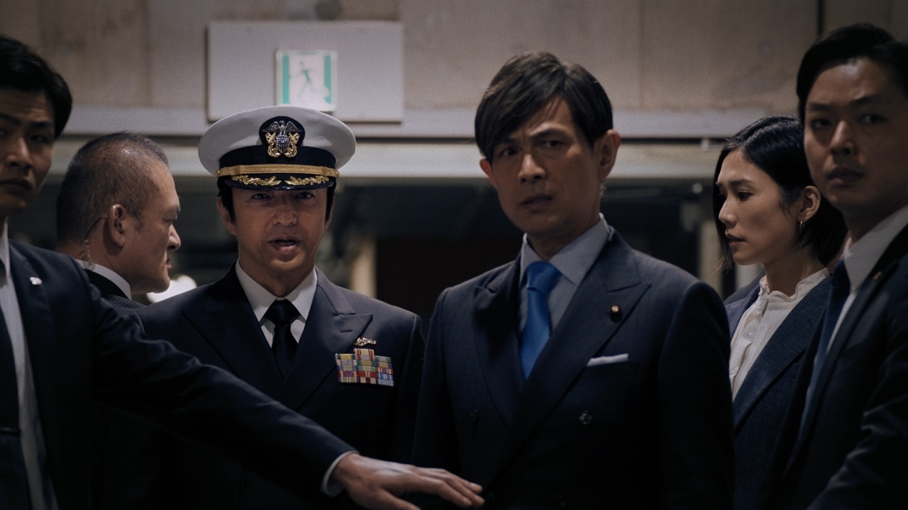 大沢たかお演じる海江田四郎、江口洋介演じる海原渉。