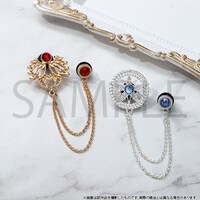 「チェーン付きピンズ」全2種。