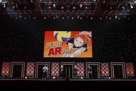 「ジャンプフェスタ2024」で行われた「ハイキュー!!」ステージの様子。AR技術を用いたゲームが展開した。(c) SHUEISHA Inc. All rights reserved.