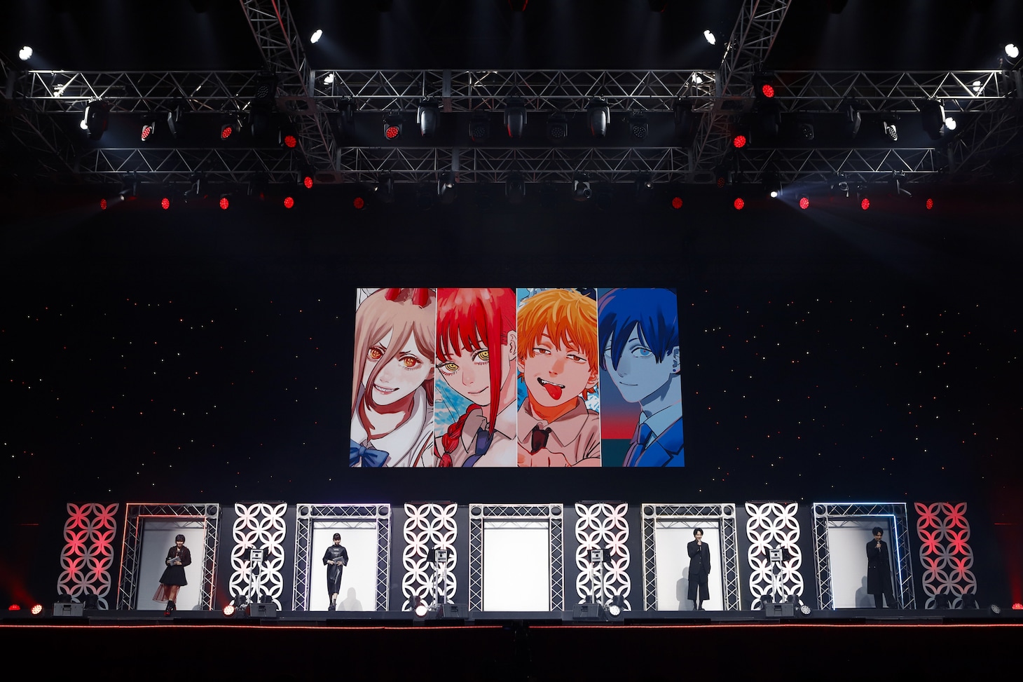 TVアニメ「チェンソーマン」ステージの様子。左からファイルーズあい、楠木ともり、戸谷菊之介、坂田将吾。(c)SHUEISHA Inc. All rights reserved.