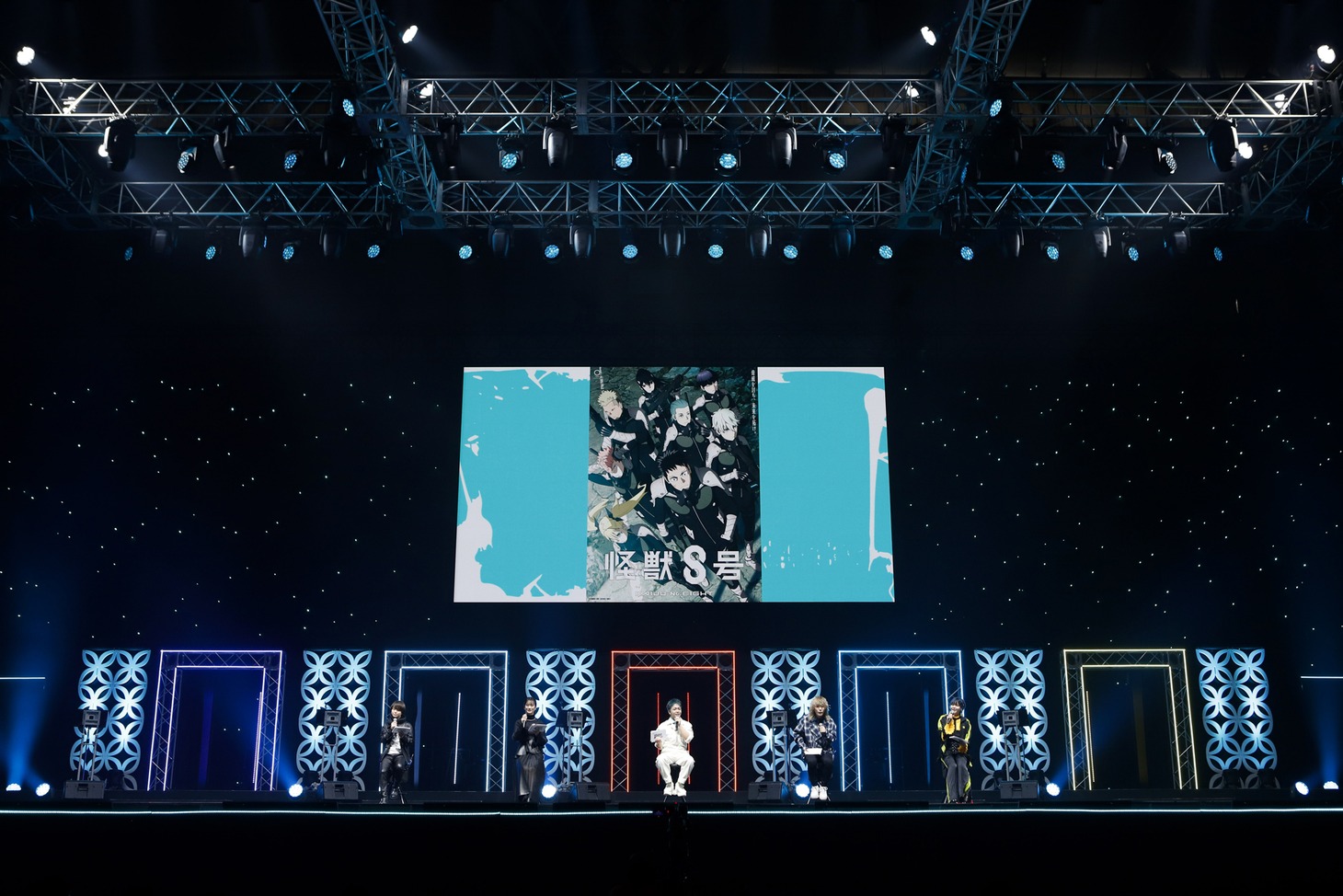 「怪獣8号」のステージイベントより。左から河西健吾、瀬戸麻沙美、福西勝也、加藤渉、ファイルーズあい。(c)SHUEISHA Inc. All rights reserved.