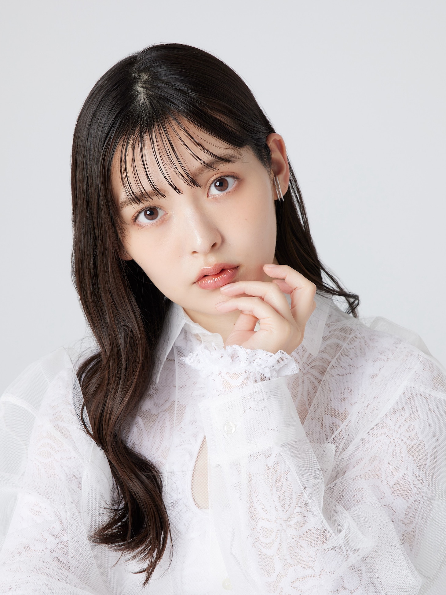 花園羽々里役の上坂すみれ。