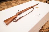 映画で使用された小道具。