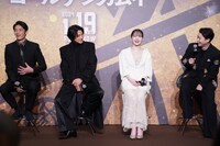 映画「ゴールデンカムイ」の完成報告会の様子。