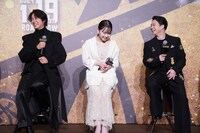 映画「ゴールデンカムイ」の完成報告会の様子。