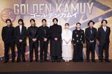 映画「ゴールデンカムイ」の完成報告会の様子。左から大谷亮平、柳俊太郎、工藤阿須加、玉木宏、山崎賢人、山田杏奈、矢本悠馬、久保茂昭監督、松橋真三氏。