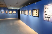 「草凪みずほ画業20周年記念 暁のヨナ大原画展」より、「水の部族編」コーナーの展示の様子。